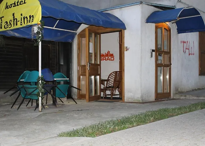 Tash Hostel *